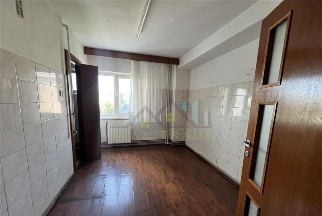 Apartament 4 camere structura mare Scriitorilor