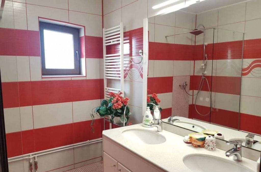 Casa parter si etaj mobilata si utilata rediu casa blanca