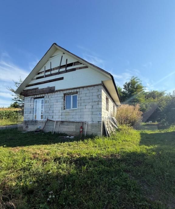 Casa la rosu 64 mp teren de 2600 mp zona Frumoasa