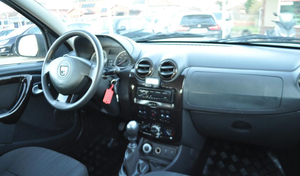 Dacia Duster 1 6i -benzin 4X4 6 550 eur