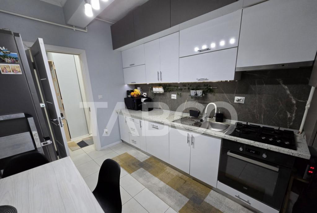 Apartament decomandat de vanzare 51 mpu 2 camere balcon Turn