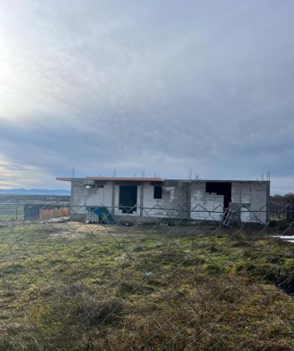 Apartament 1 camera 32 29 mp curte comuna zona Gruia