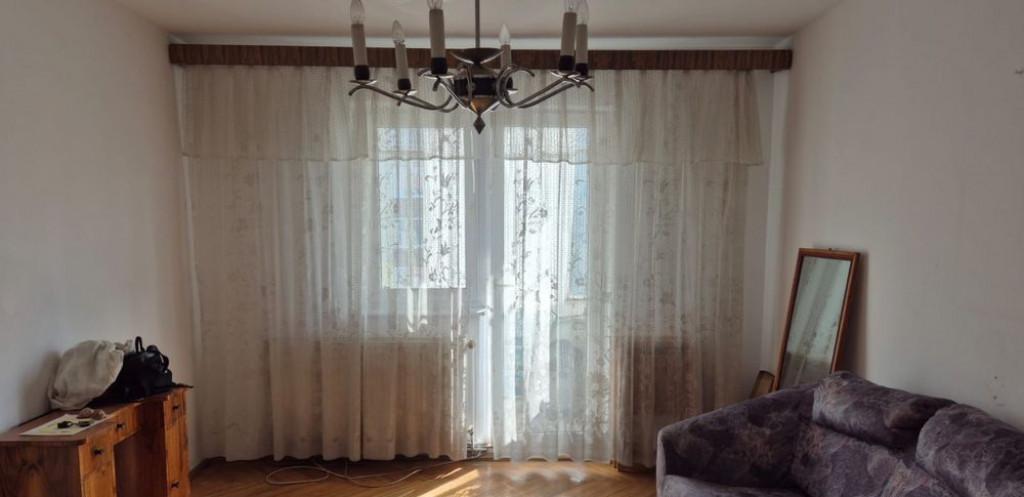 Garsoniera etajul 2 zona Racadau Carpatilor