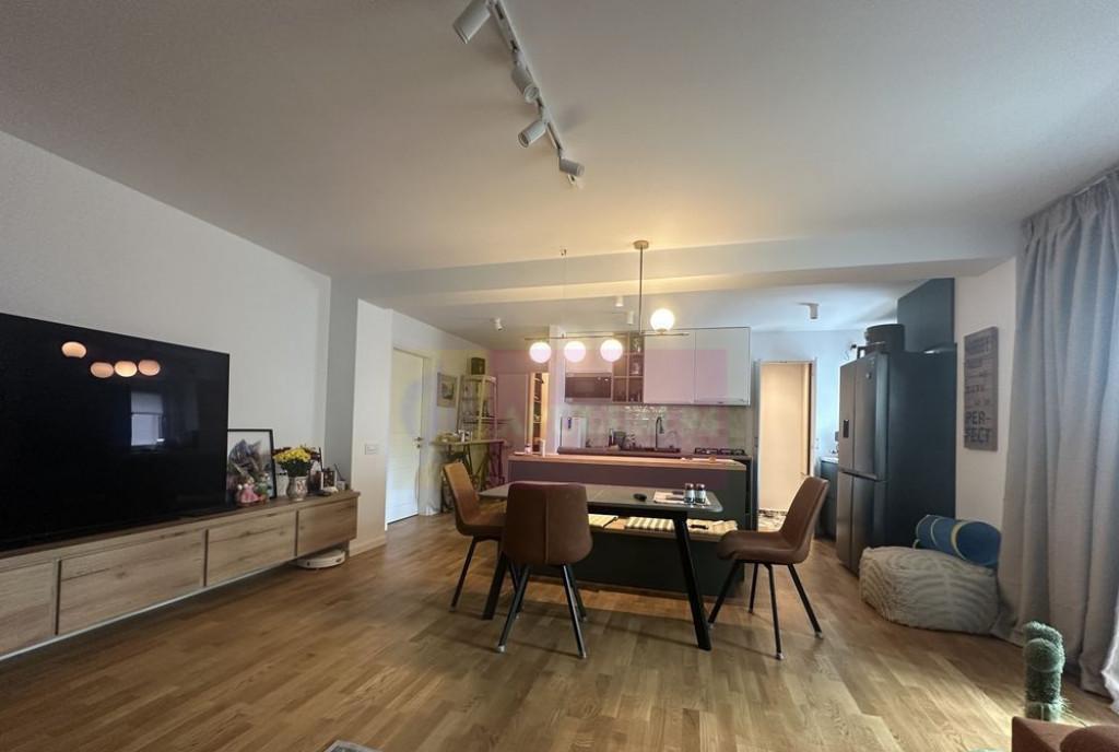 Vanzare apartament 4 camere bd Decebal metrou