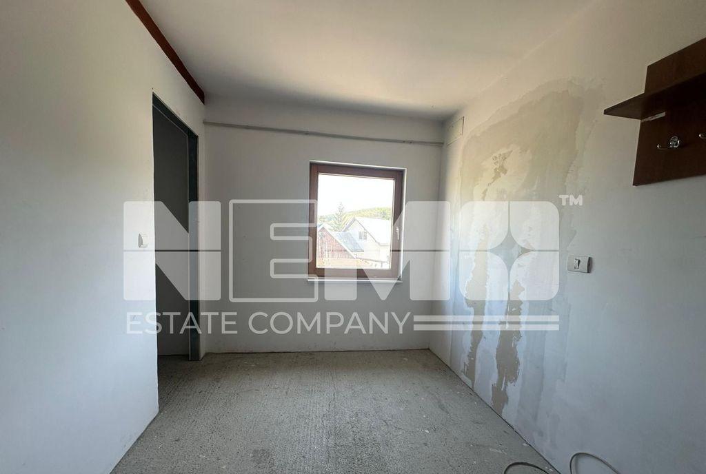 De vanzare Hala industriala/service auto Patrauti