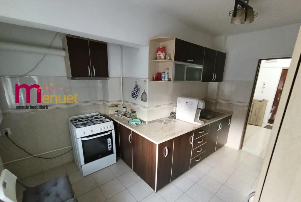 Apartament 3 camere str Babadag etaj 2
