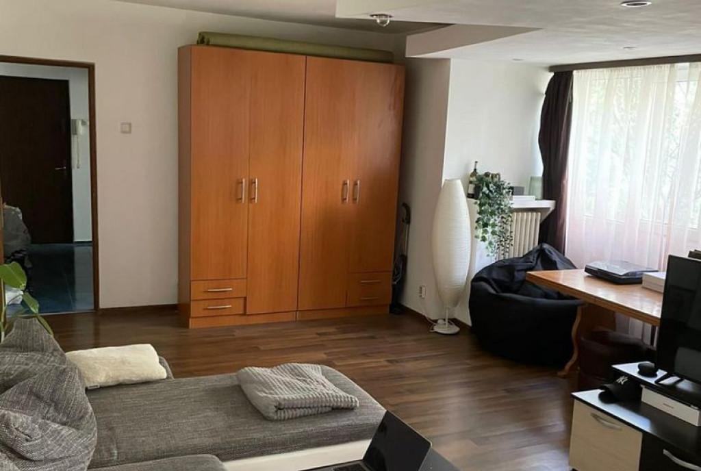 Garsoniera Eroii revolutiei 3 min de metrou