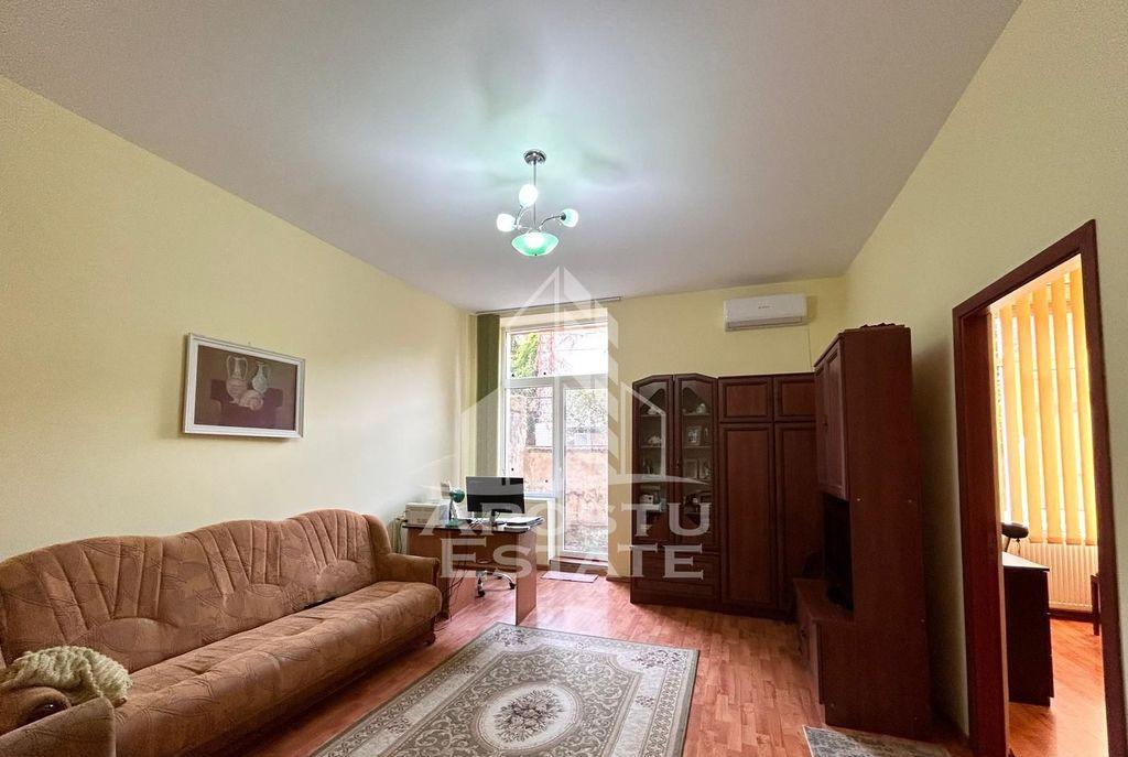 Apartament 2 camere etaj intermediar renovat in Piata