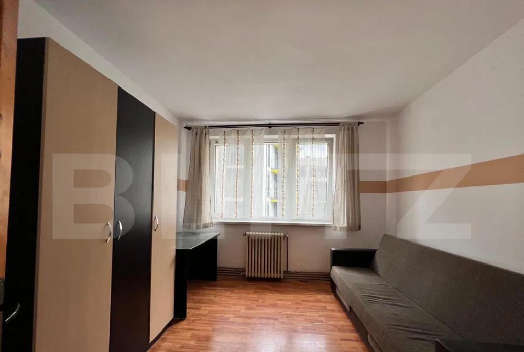 Apartament cu 4 camere decomandat 65 mp Piata Abator