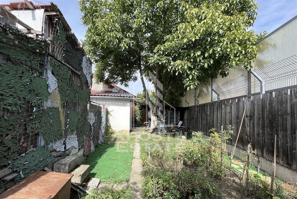 Casa in curte comuna cu acces separat langa Colegiul Bana