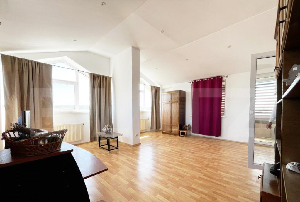 Penthouse 150 mp 4 camere cug