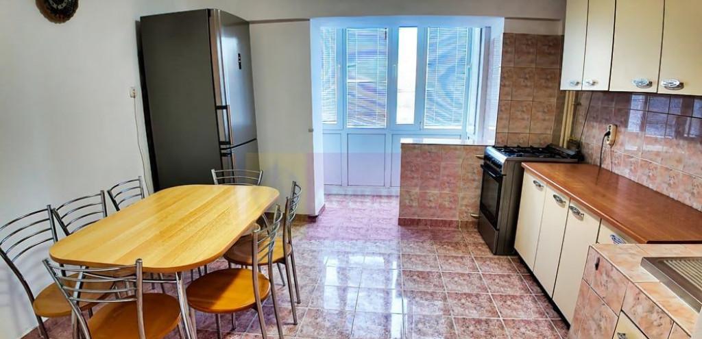 Vanzare apartament 4 camere in zona Unirii Coposu metrou