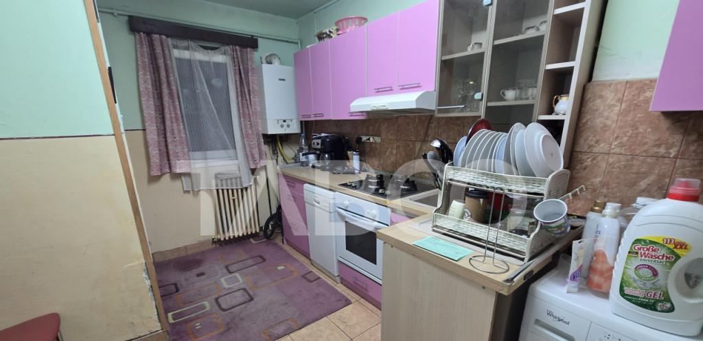 Apartament de vanzare 3 camere 2 balcoane zona