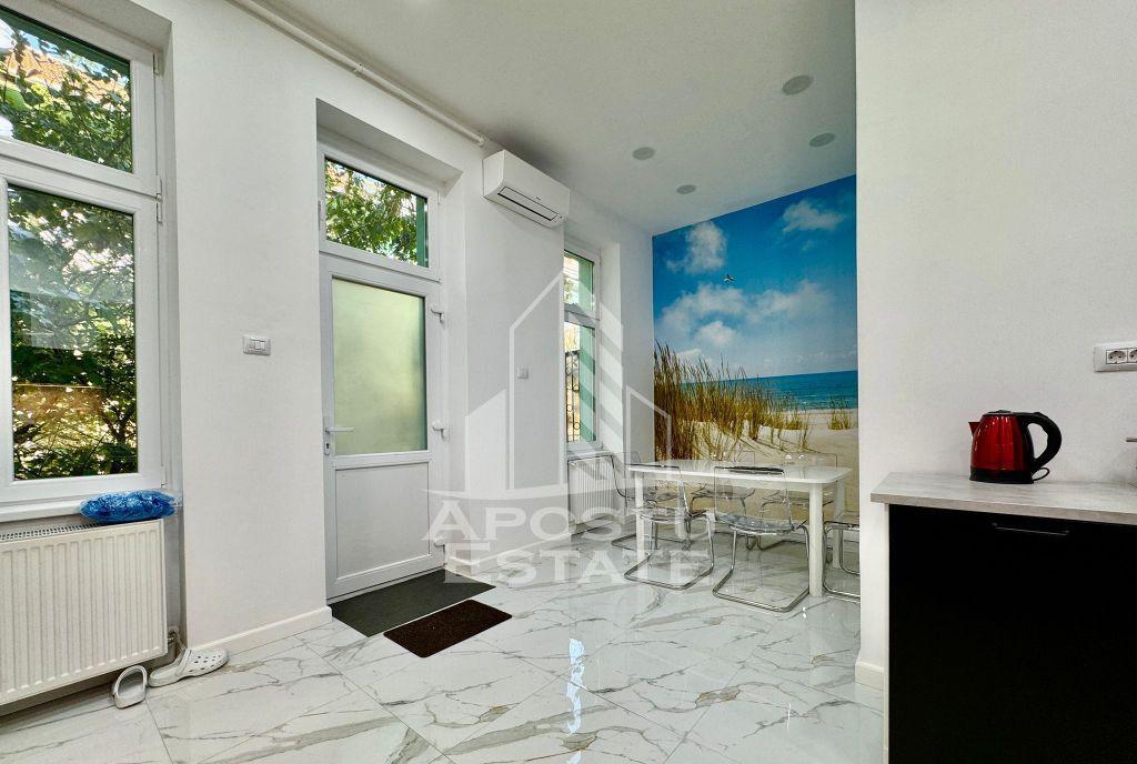 Apartament cu 4 camere semicentral in cladire istorica re