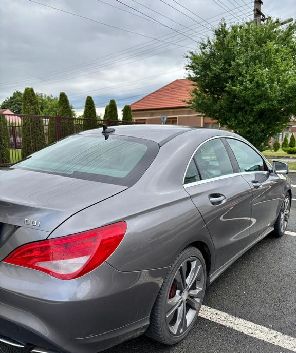 Mercedes Cla 180 10 800 eur