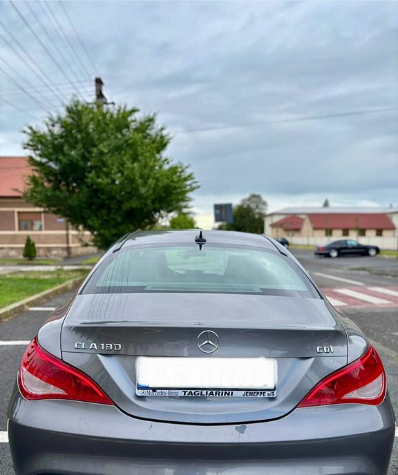Mercedes Cla 180 10 800 eur