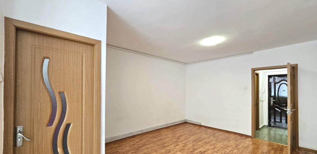 Garsoniera Libera Etaj 1 500 M Lacul Noua