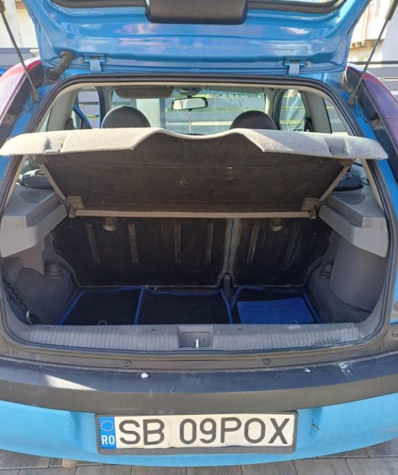 Opel Corsa C ndash 1 2 benzina 2002 ndash 156 000 km reali 950 eur