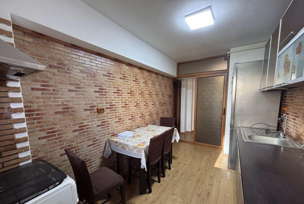 Apartament 3 camere - Bd Dunarea etaj 3 decomandat