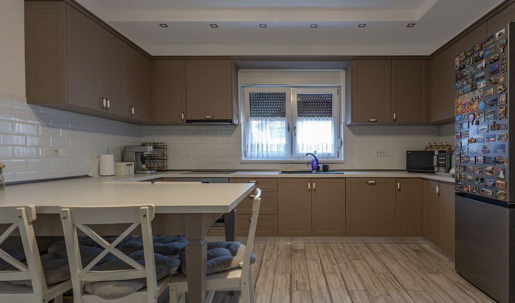 De Vanzare Vila Lux Teren 1000 mp 226mp utili 3 B