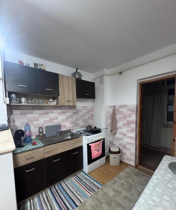 Apartament mobilat si utilat etaj intermediar Siret