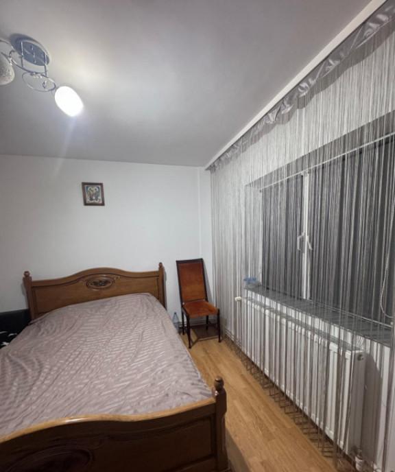 Apartament mobilat si utilat etaj intermediar Siret