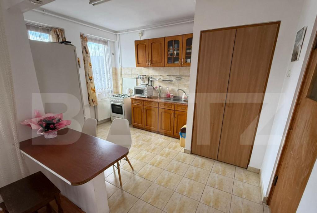 Apartament 3 camere etaj intermediar 60 mp zona Cetatea F