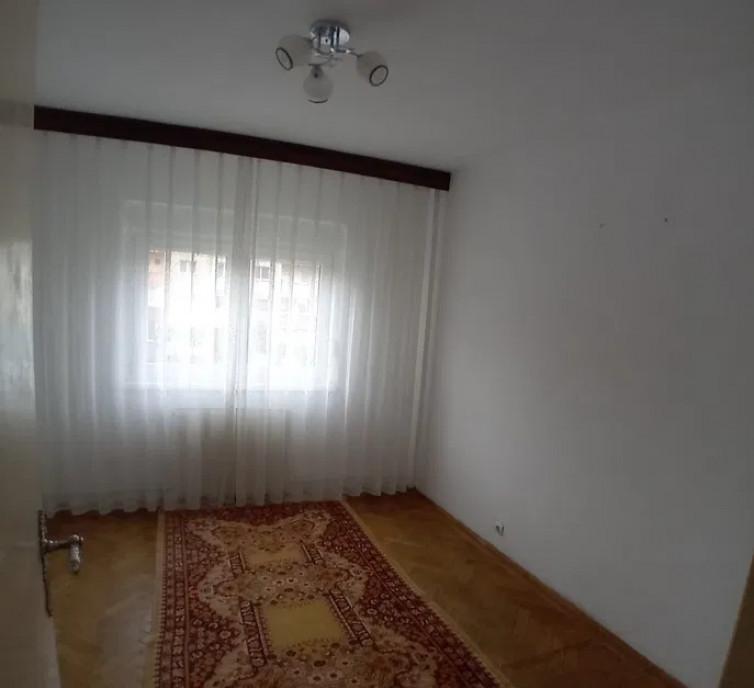 Apartament de 3 camere Centrala Proprie Tractorul