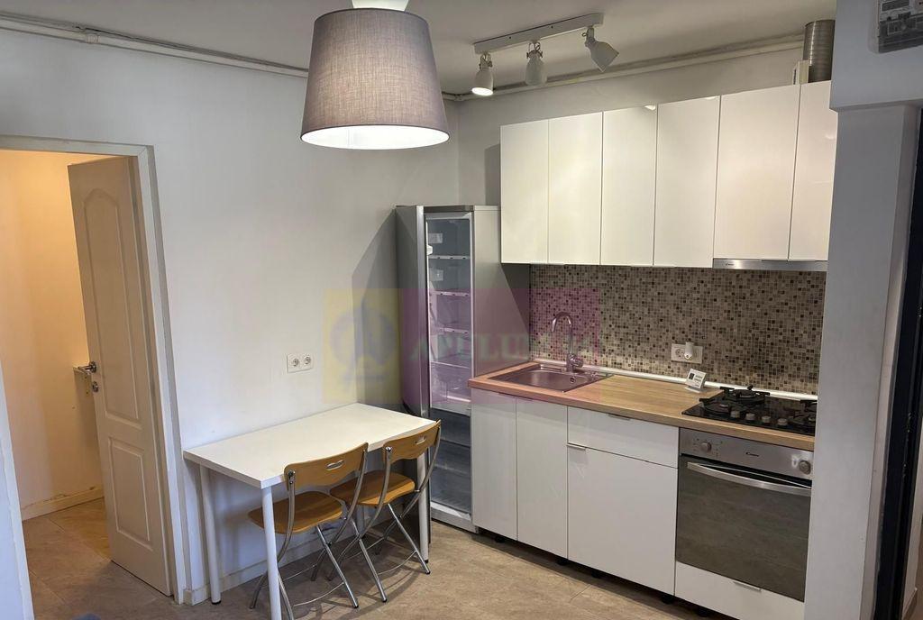 Garsoniera 33mp curte 50mp zona Metrou Tineretului comisi
