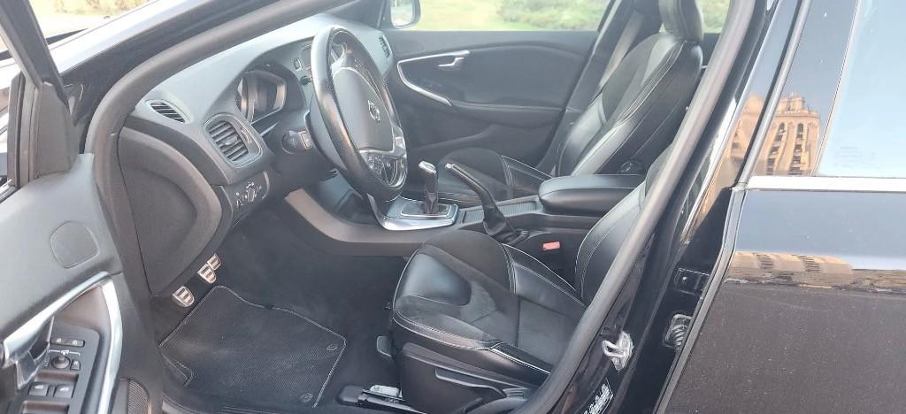 Volvo V40 D3 R-Design 2017 150 CP manuala TVA deductibil 10 000 eur