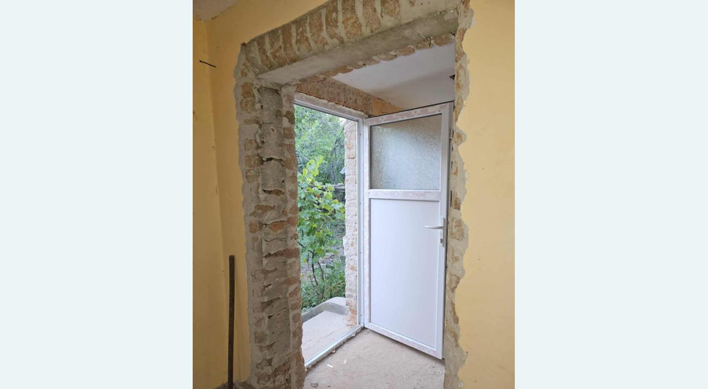 Se vinde un colt de natura