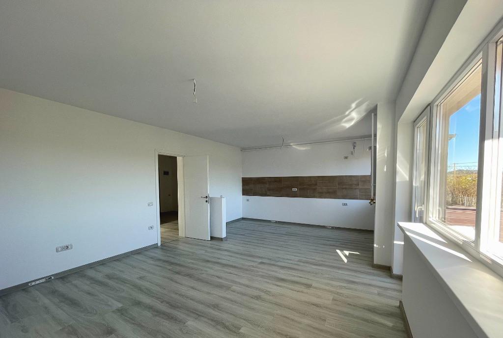 Apartament cu 3 camere la super pret in Sanpetru pret de black friday