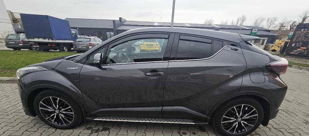 Toyota C-HR 1 8 Hybrid Lounge Edition 17 300 eur