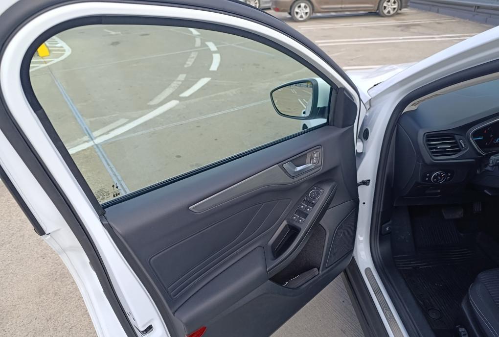 Ford Focus 1 5 ecoblue 120 cp automat 2020 12 000 eur