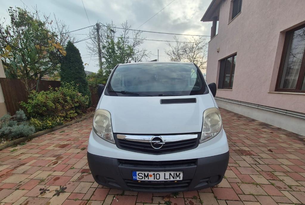Opel Vivaro L2 varianta lunga ndash 8 1 locuri ndash 2011 ndash Motor 2 0 CDTI 8 900 eur