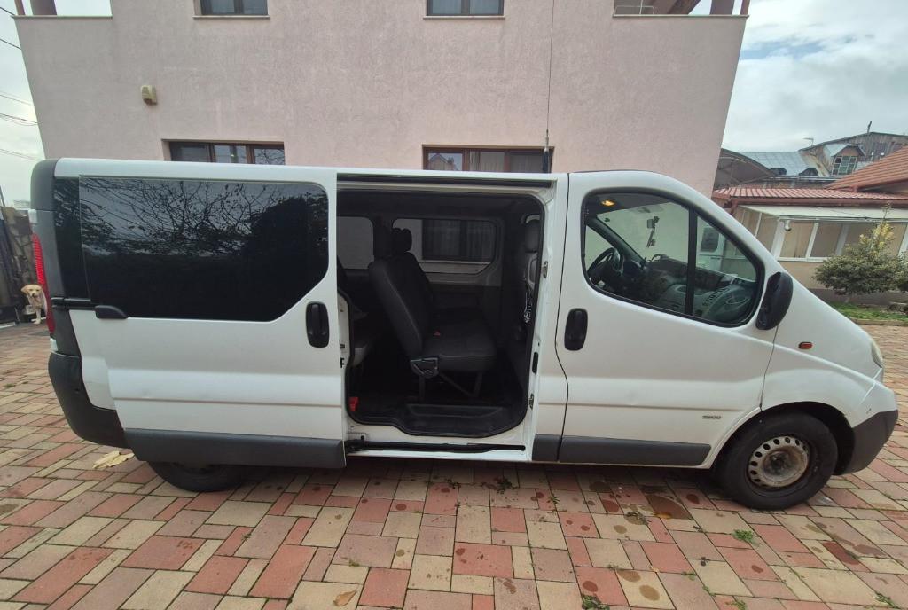Opel Vivaro L2 varianta lunga ndash 8 1 locuri ndash 2011 ndash Motor 2 0 CDTI 8 900 eur