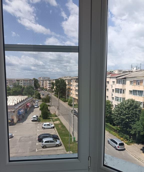 Apartament 3 camere decomandat strada Stanica Ilie