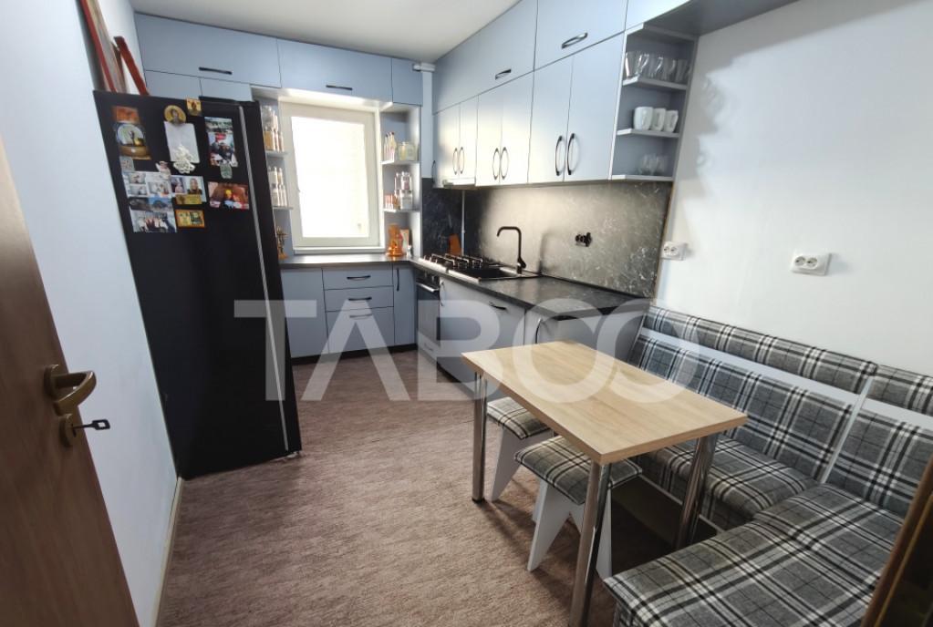 Apartament 3 camere mobilat si utilat bucatarie separata