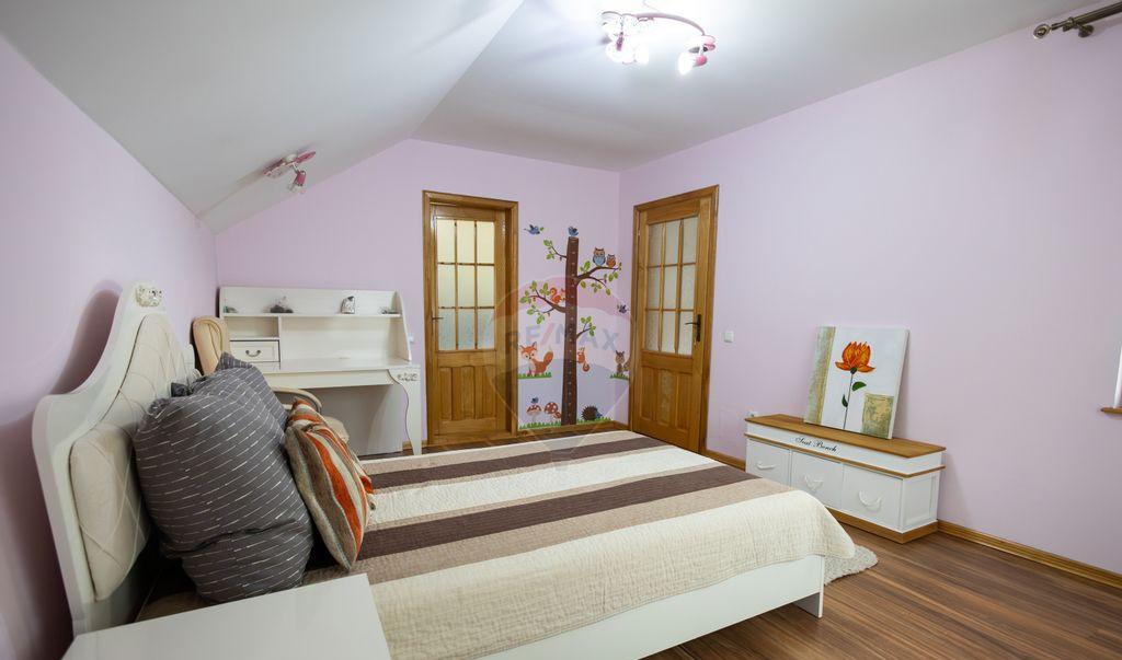 Casa spatioasa de vanzare