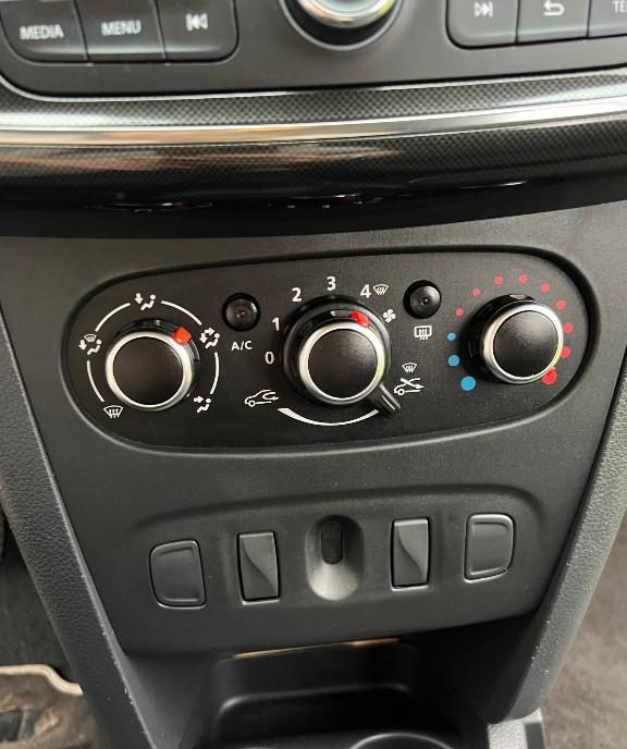 Dacia logan MCV 1 0 sce 5 900 eur