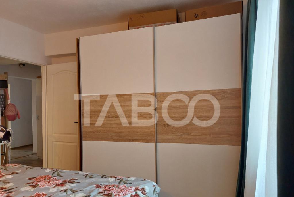 Apartament renovat 66 mp 3 camere 2 bai balcon pivnita Cisna