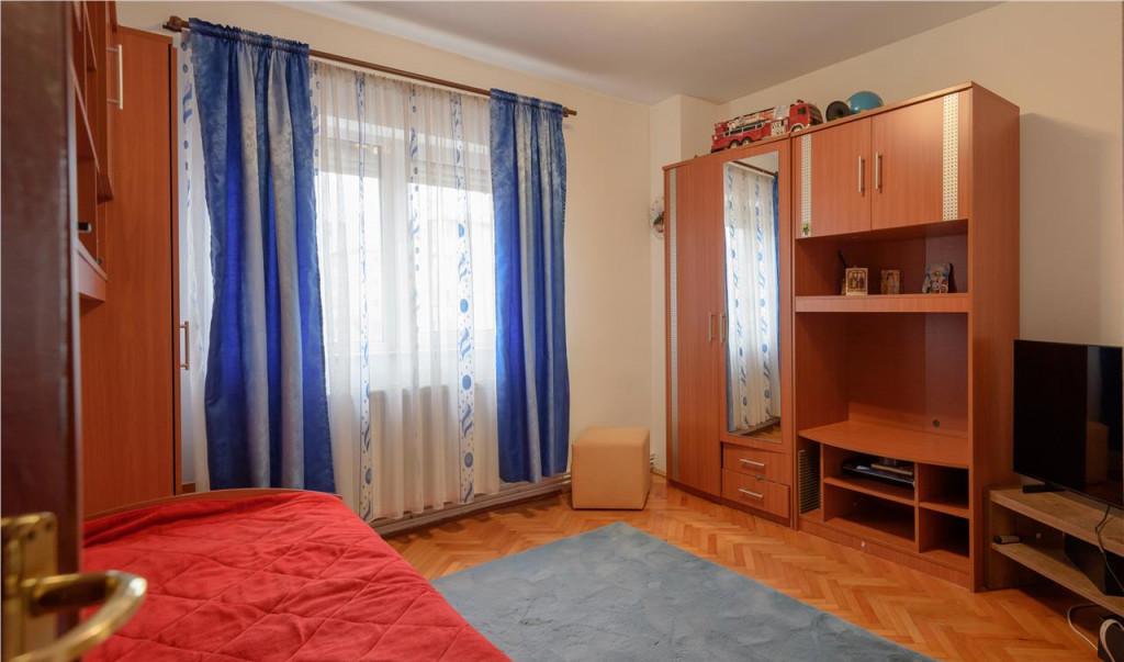 Apartament spatios 3 camere Centrul Civic decomandat conf