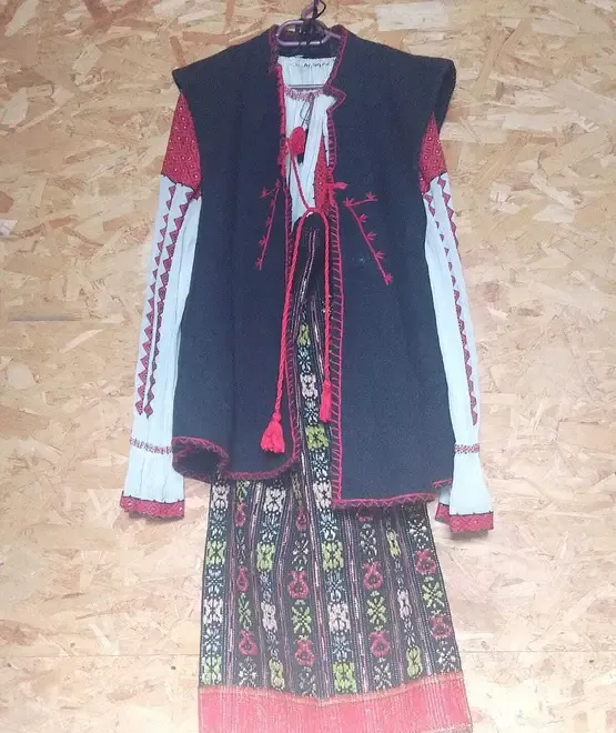 Vand costum popular muntenesc - 6 piese lucrat manual