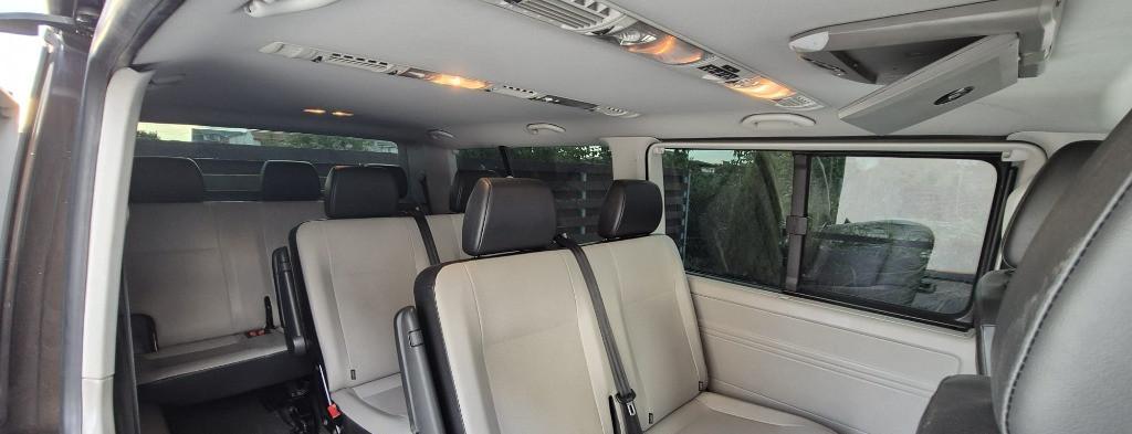 VW Caravelle 2 0 TDI DSG7 8 1 locuri Usi automate Xenon 17 500 eur