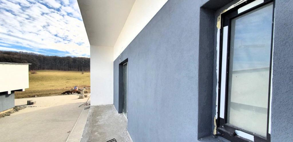 Casa 120 mp cu teren 260 in Tropini