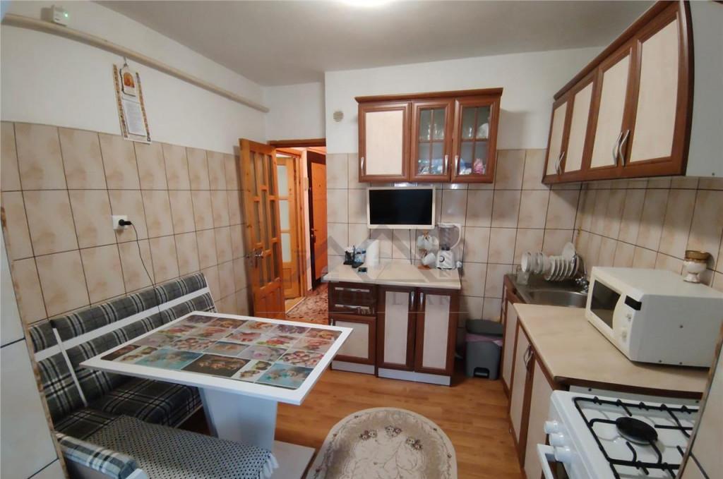 Apartament 3 camere zona Tudor Neculai cug