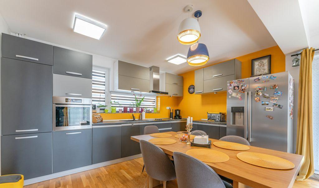 Casa mobilata utilata cartier Izvor Tarlungeni Brasov