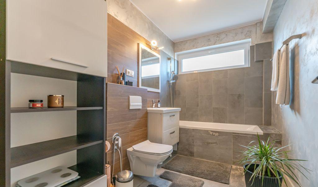 Casa mobilata utilata cartier Izvor Tarlungeni Brasov