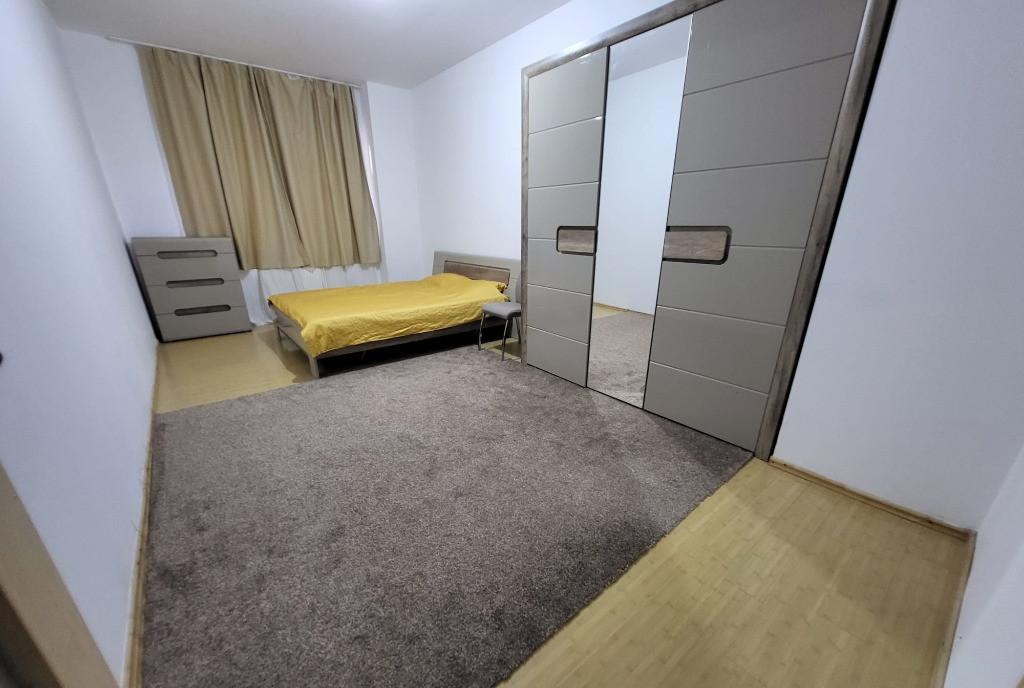 Proprietar apartament 3 camere metrou Straulesti