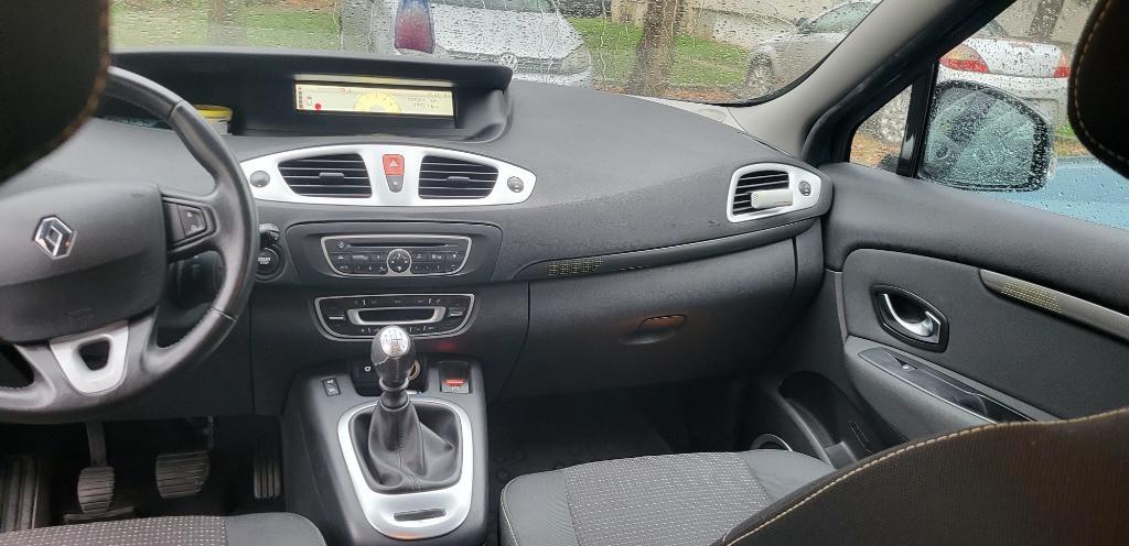 Renault Scenic 2010 1 5 2 900 eur